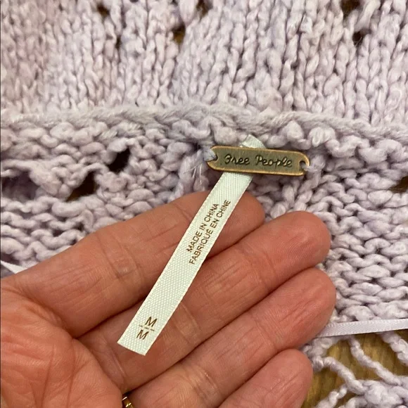 ♥️ 2X HOST PICK ♥️ FREE PEOPLE lilac crochet knit ruffle cropped cardigan M - Picture 2 of 8